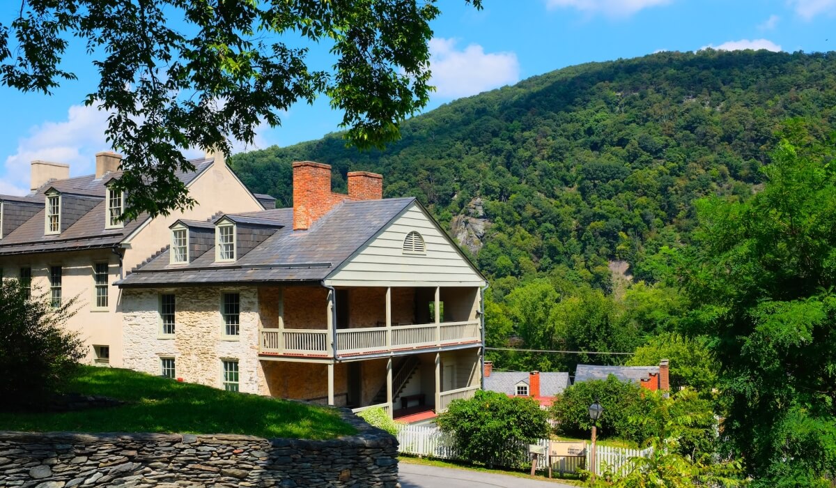 From Rustic Cabins to Luxury Resorts: Discover the Range of Accommodations in West Virginia
