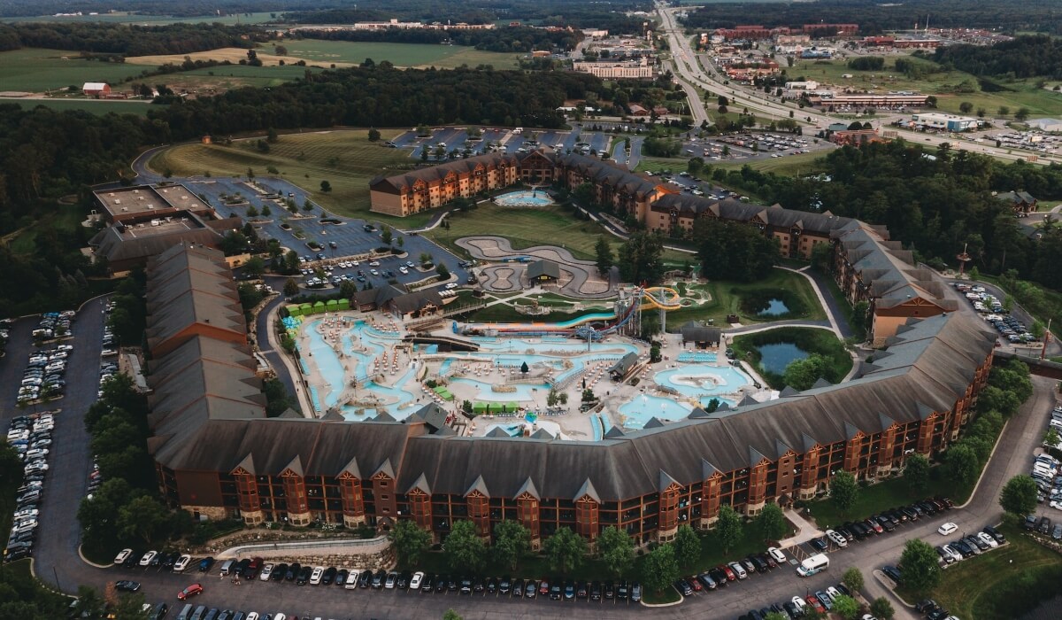 Stay and Splash: A Guide to Luxurious Accommodations at Glacier Canyon Water Park
