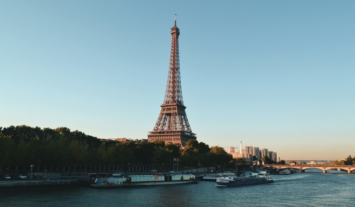 Hidden Gems and Stunning Views: Experiencing the Eiffel Tower in Paris