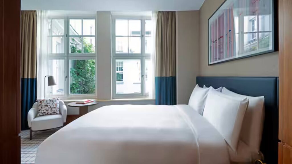 Queen Deluxe Room