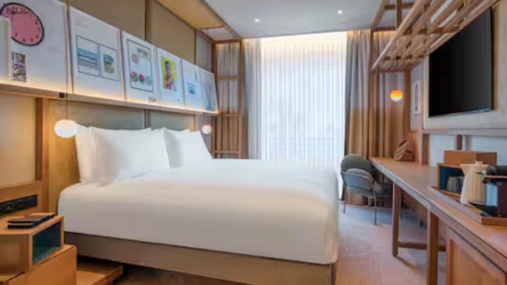 King Premium Room with Partial Sea View