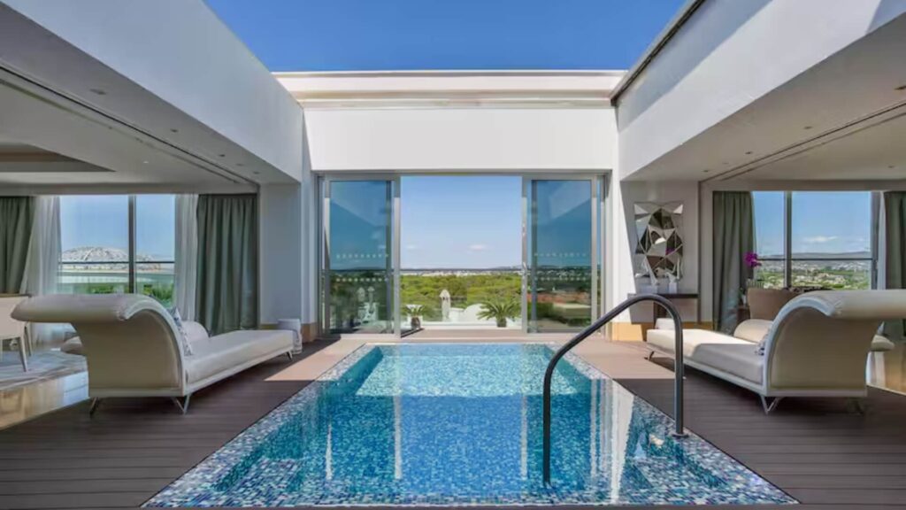 Infinity Penthouse with Private Pool